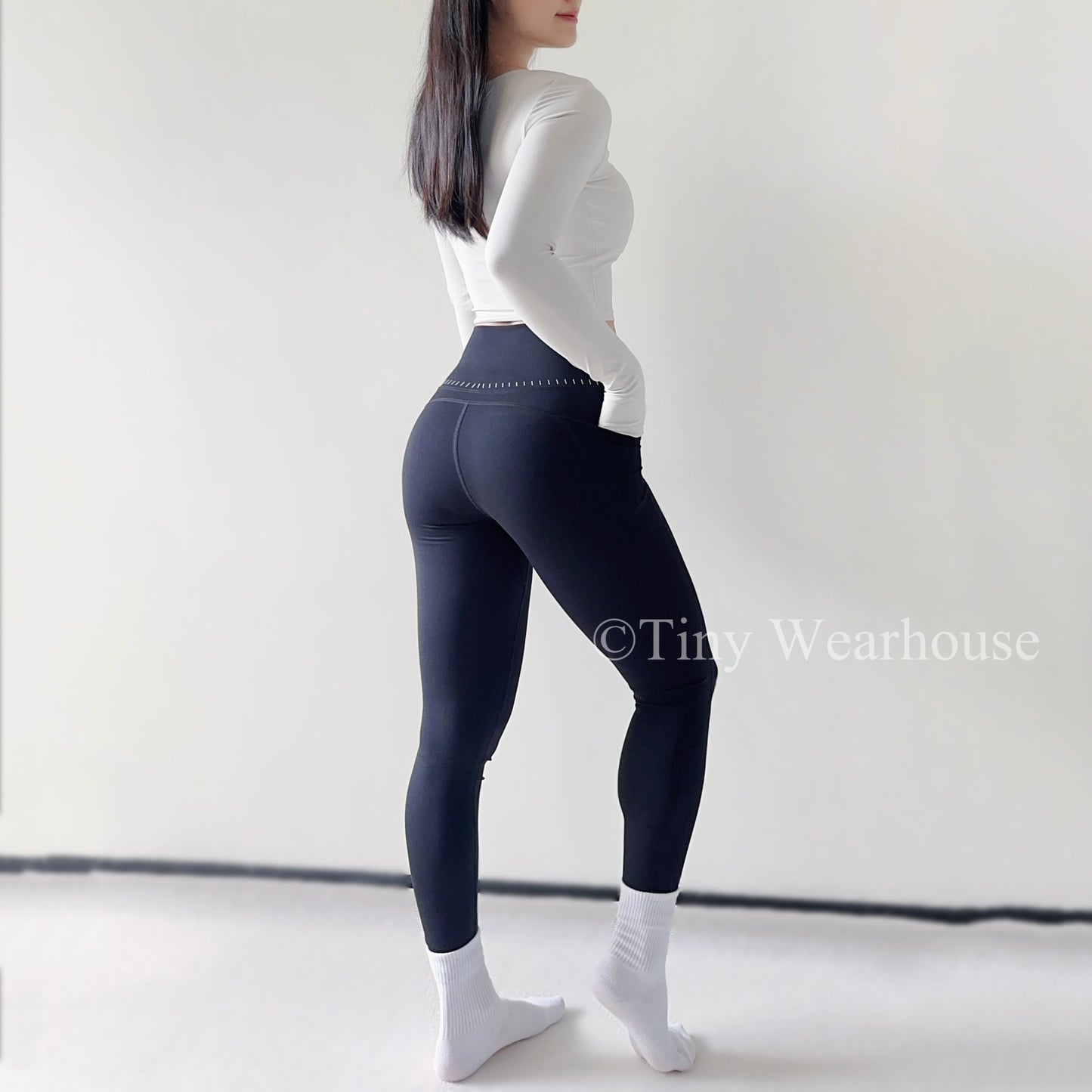 帶胸墊挖空長袖運動上衣(2色)