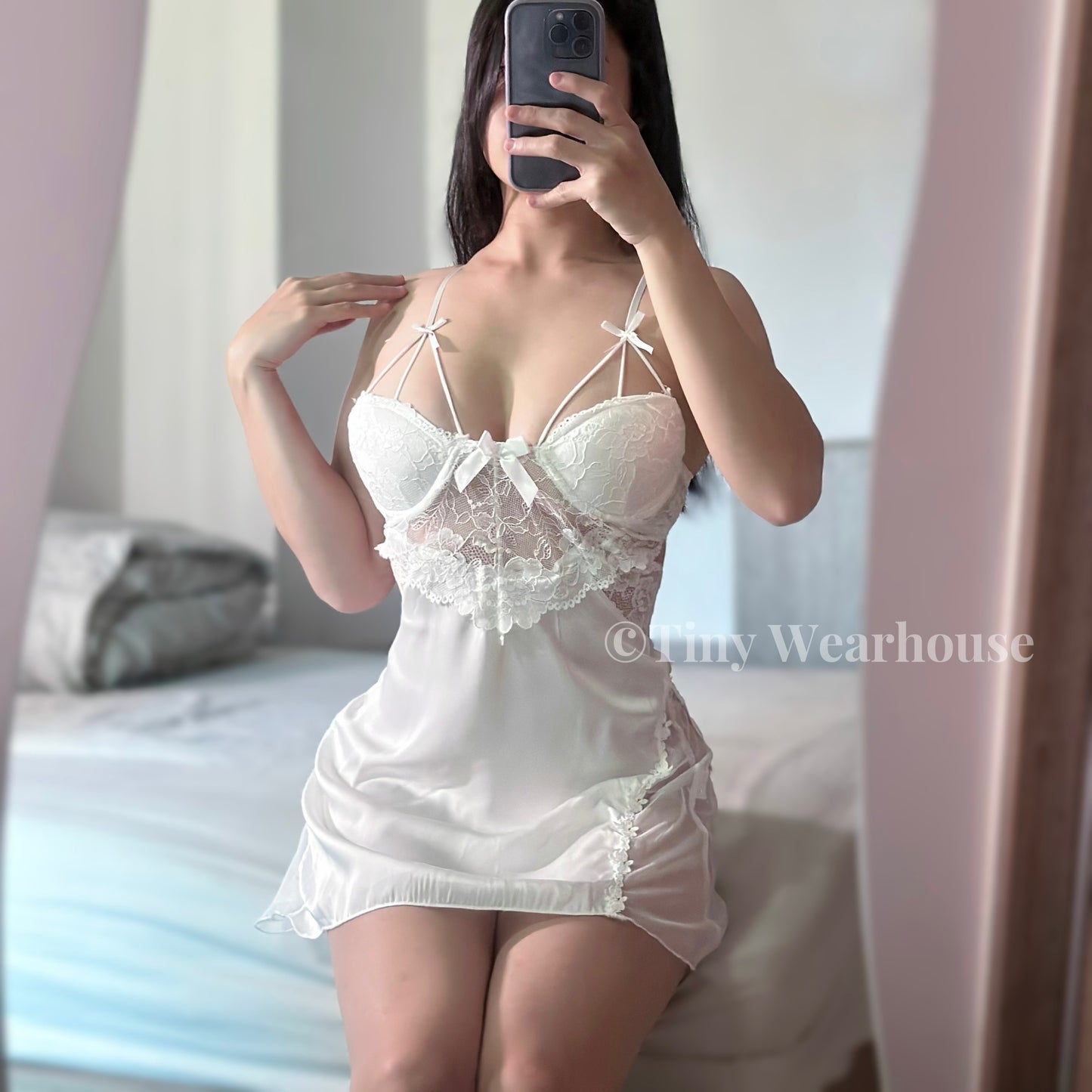 帶罩杯冰絲緞面高級感美背連身裙（2色）