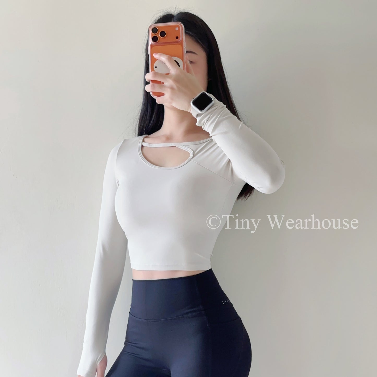 帶胸墊挖空長袖運動上衣（2色）