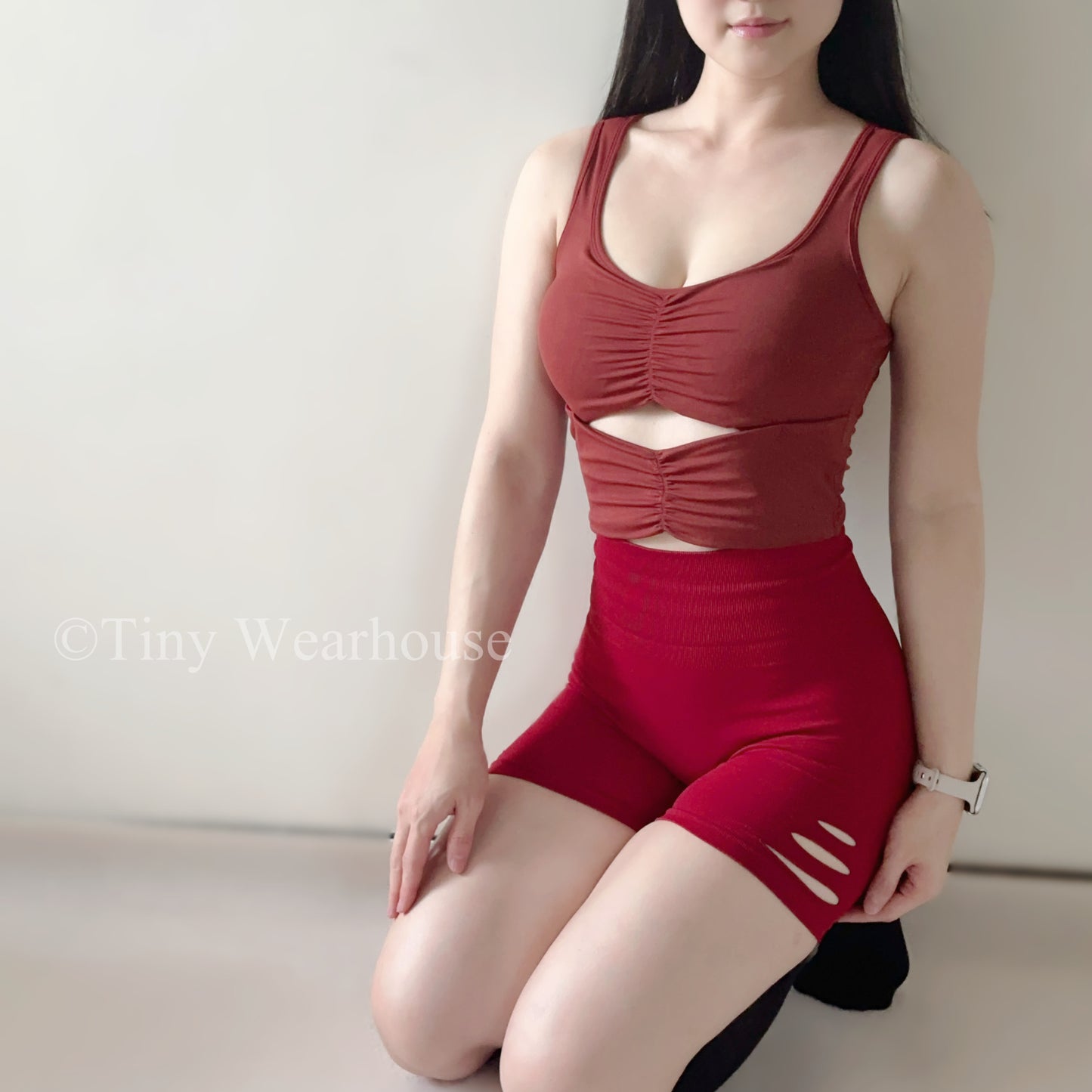 帶胸墊前抓皺鏤空寬肩運動背心（3色）