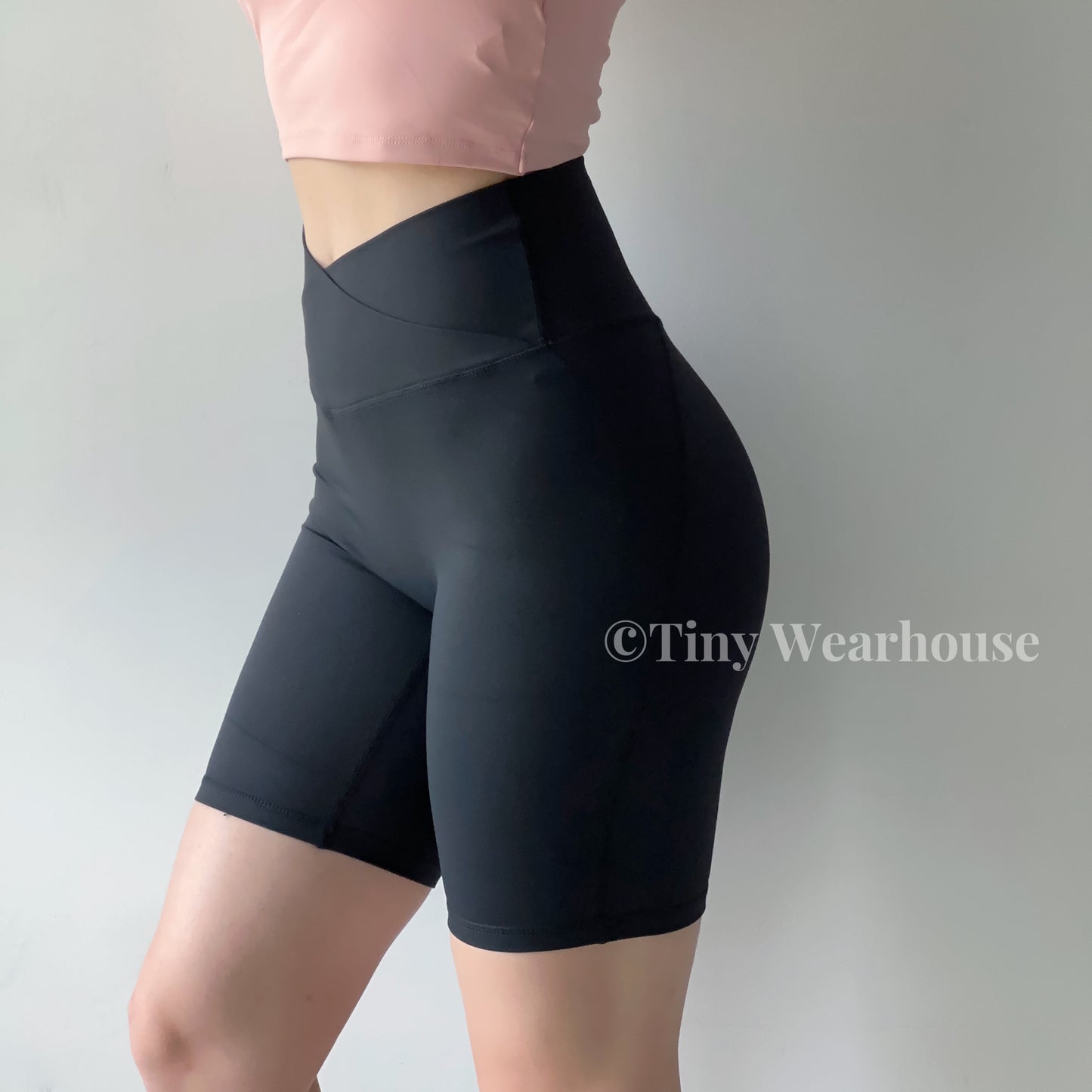 V字交叉褲頭高腰柔軟五分運動短褲（4色）