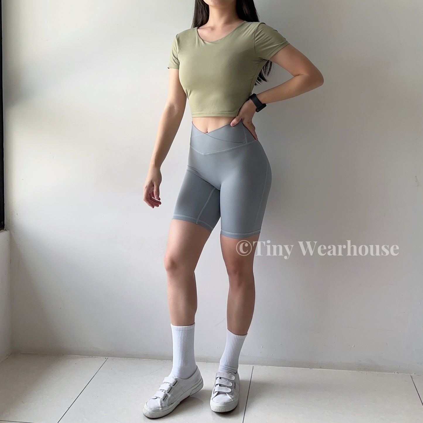 V字交叉褲頭高腰柔軟五分運動短褲（4色）