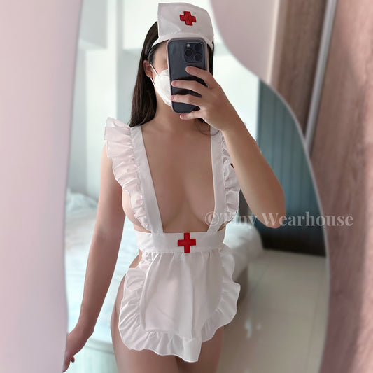 大深Ｖ遮不住小護士圍裙情趣內衣