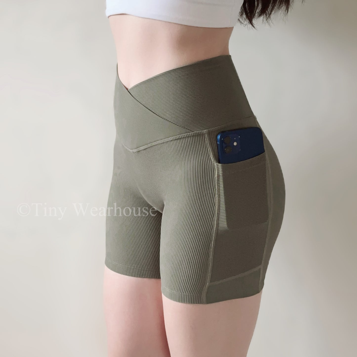 側口袋螺紋V字交叉褲頭四分運動短褲（3色）