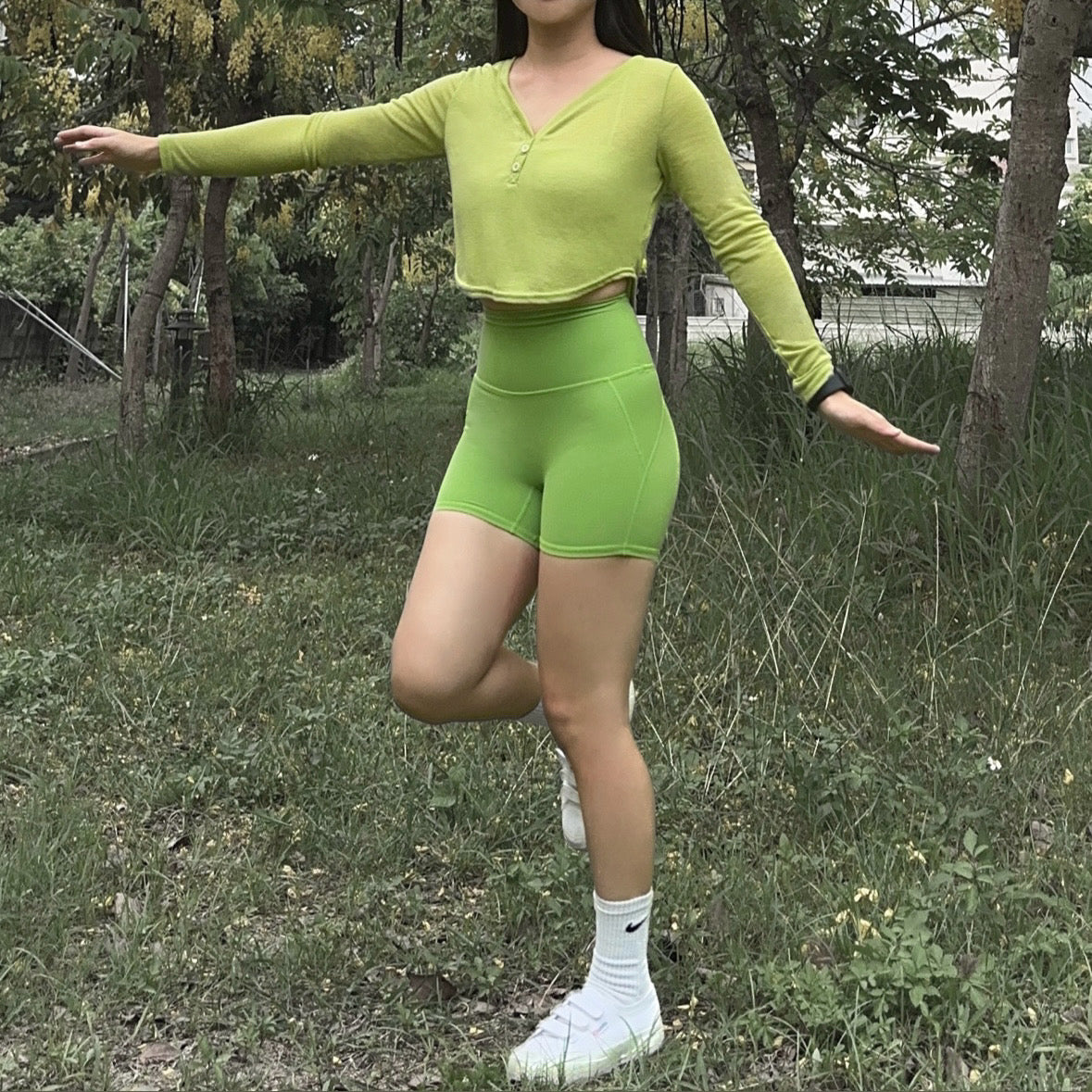 前鈕扣透膚針織罩衫（3色）