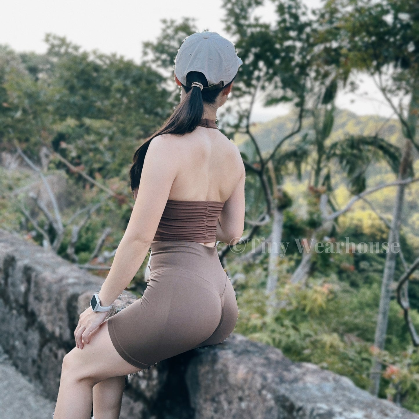 帶胸墊掛脖後抓皺運動背心（3色）