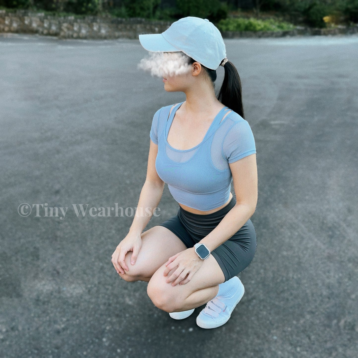 帶胸墊假兩件網紗透膚運動上衣（2色）