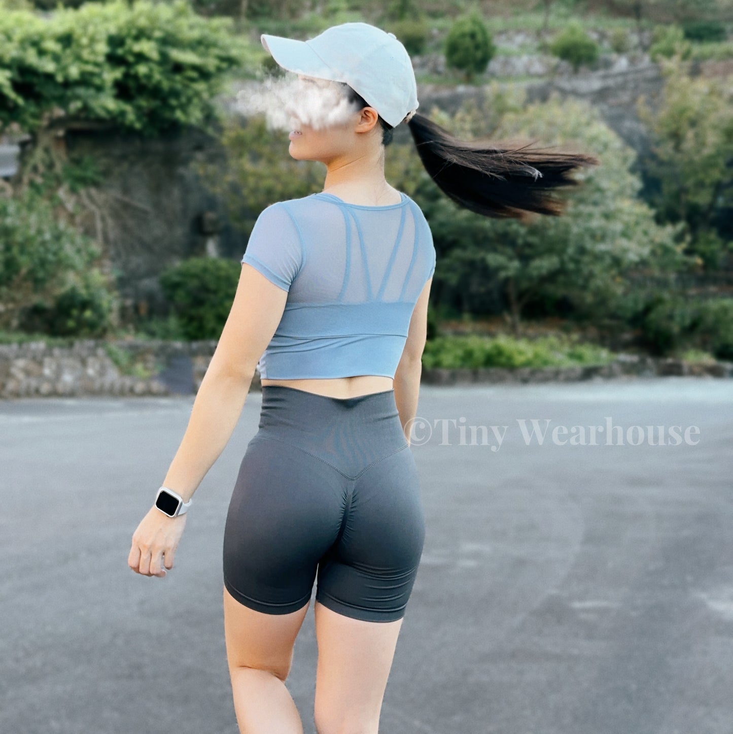 帶胸墊假兩件網紗透膚運動上衣（2色）