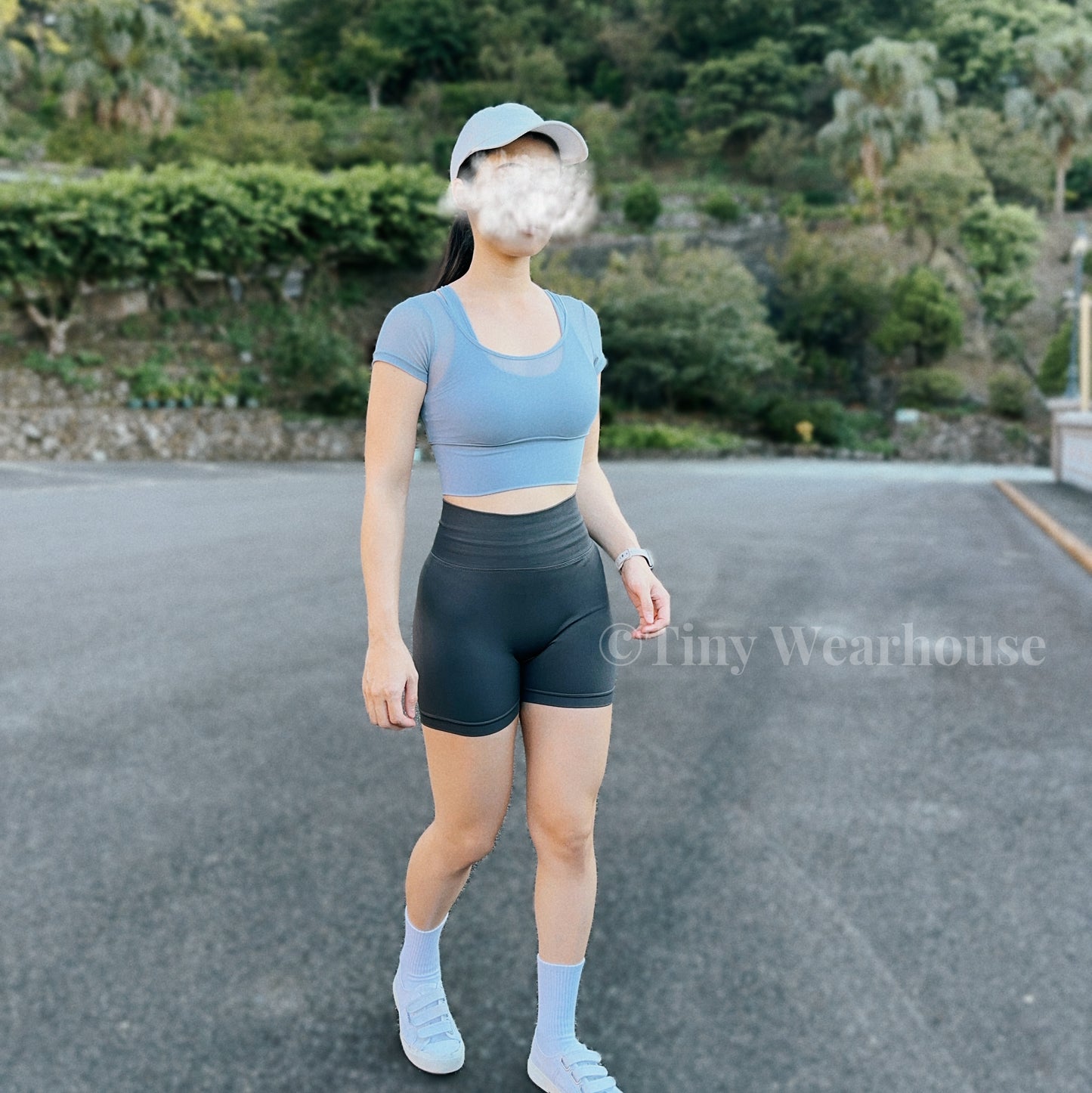 帶胸墊假兩件網紗透膚運動上衣（2色）