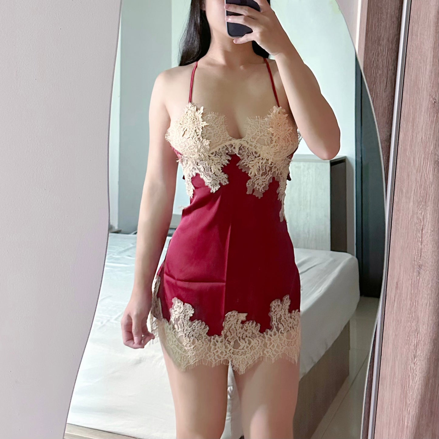 柔軟舒適緞面交叉線條蕾絲連身裙（3色）