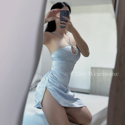 帶胸墊掛脖緞面美背睡衣