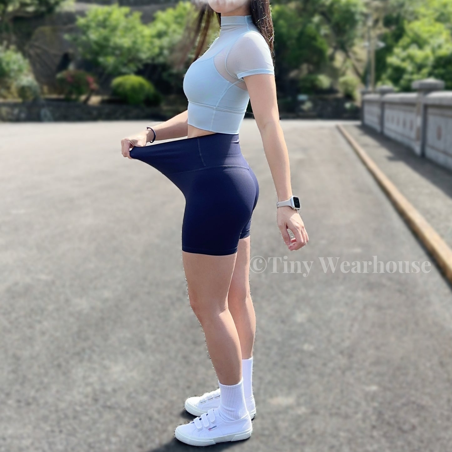 帶胸墊假兩件透膚高領運動上衣（2色）