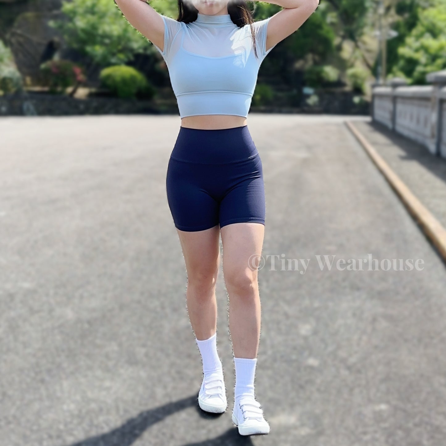 帶胸墊假兩件透膚高領運動上衣（2色）